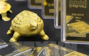 Giá vàng thế giới rơi xuống mức thấp nhất trong một tuần