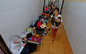 Bệnh viện cũ quá tải, bệnh viện mới vẫn 'án binh bất động'