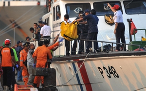 Rơi máy bay tại Indonesia: Có thể sớm trục vớt được hộp đen từ đáy biển