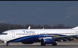 VIDEO: Máy bay chở 172 người của Nga hạ cánh khẩn cấp