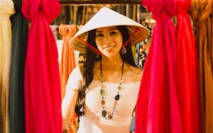 Hoa hậu Tiểu Vy mang món quà Hội An tặng bạn bè quốc tế