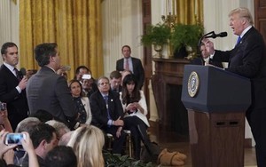 Nhà báo CNN được khôi phục quyền tiếp cận Nhà Trắng sau cuộc đấu khẩu với Tổng thống Donald Trump