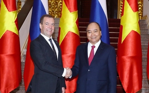 Hình ảnh lễ đón Thủ tướng Nga Dmitry Medvedev thăm Việt Nam