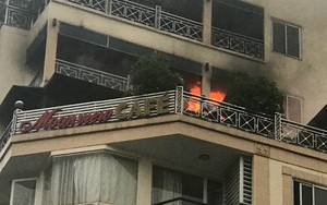 Hà Nội: Khách sạn phố cổ bốc cháy, nhiều người mắc kẹt