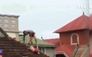 VIDEO: Bắt đối tượng ngáo đá ném con ruột từ tầng 2 xuống đất