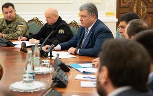 Quốc hội Ukraine thông qua đề xuất áp đặt thiết quân luật biên giới