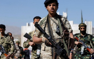 LHQ thuê máy bay sơ tán các tay súng phiến quân Houthi bị thương