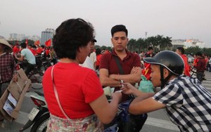 SVĐ Mỹ Đình trước khi bóng lăn: Giá vé đang 'loạn' trước giờ G