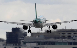 Máy bay không người lái gây rối loạn dịch vụ hàng không tại Anh