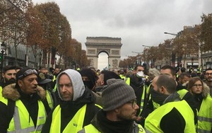 Biểu tình 'Áo vàng' tại Pháp hạ nhiệt dịp Giáng sinh, làn sóng lan sang Anh