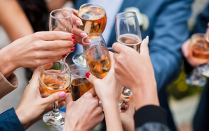 Chào tuần mới: 'Điểm dừng' tiệc tùng cuối năm