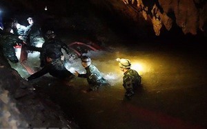 Hoàng gia Anh vinh danh nhóm thợ lặn tham gia giải cứu đội bóng Thái Lan