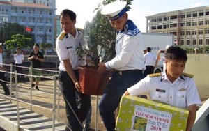 Chuyển quà Tết đến nhà giàn DK1