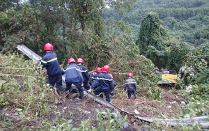Xe khách rơi xuống vực ở đèo Hải Vân, 21 người bị thương