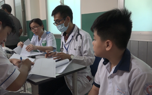 15 học sinh tiểu học đi cấp cứu, nghi ngộ độc sau khi uống trà sữa