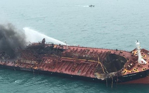 Tìm kiếm nạn nhân vụ tàu chở dầu Việt Nam bốc cháy ngoài khơi Hong Kong