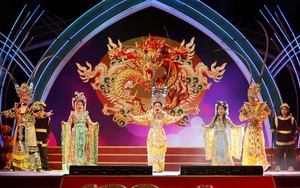 'Kết thúc' cải lương, mở đầu lễ hội