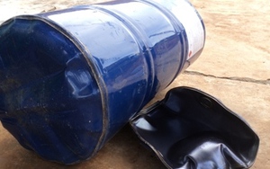 Cưa vỏ thùng xăng, hai người bị thương nặng