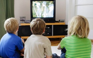 Khuyến cáo về thời gian cho trẻ xem tivi mỗi ngày