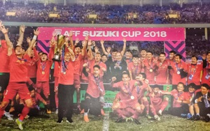 Nguyễn Á ra mắt sách ảnh về bóng đá Việt Nam 2018