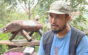 Lợn gỗ mừng năm Kỷ Hợi của Kù Kao Khải