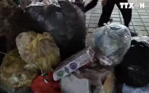 Nhức nhối hình ảnh rác ngập chùa Hương