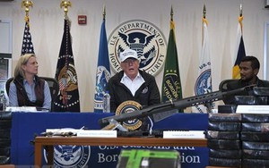 Tổng thống Mỹ kiên quyết bảo vệ tuyên bố tình trạng khẩn cấp quốc gia