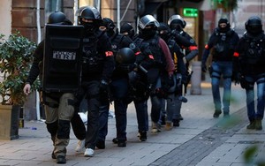 Cảnh sát Pháp nổ súng tiêu diệt kẻ tấn công bằng dao