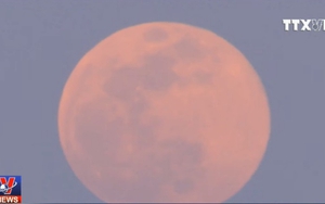 VIDEO: Ngắm siêu trăng tuyết rực rỡ trên bầu trời trái đất