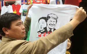 Những sản phẩm lưu niệm về Hội nghị thượng đỉnh Mỹ - Triều Tiên lần thứ hai thu hút khách du lịch
