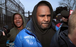 R. Kelly bị bắt vì tấn công tình dục, Seungri vướng cáo buộc làm 'tú ông'