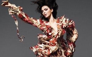 Kendall Jenner: Thích khoe thân nhưng cực kín tiếng