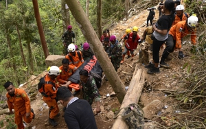 Nhiều khả năng gần 100 người vẫn bị mắc kẹt trong vụ sập hầm mỏ ở Indonesia