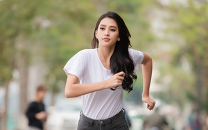 Hoa hậu Tiểu Vy chạy bộ quanh Hồ Tây gây quỹ từ thiện