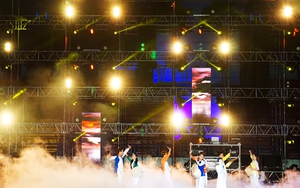 Xem nghe thấy đọc tuần này: Thưởng thức âm nhạc đương đại và âm thanh của 'line array'