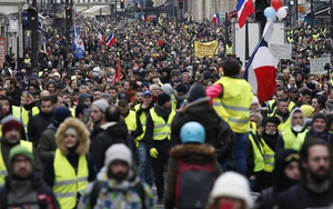 Pháp cấm biểu tình tại một số khu vực