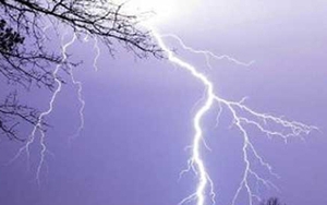 Sét đánh làm 1 người tử vong khi đang đứng trước hiên nhà ở Lào Cai