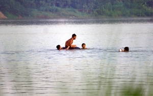 Thư gửi Robot Citizen: Học bơi và học đề phòng 'sông sâu, nước cả'