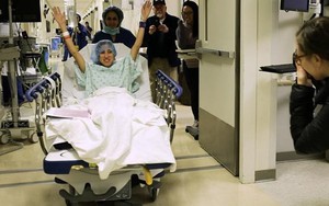 Ca ghép thận đầu tiên trên thế giới từ người hiến tạng nhiễm HIV còn sống