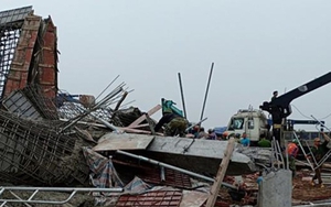 Sập giàn giáo tại Nam Định, 8 người thương vong