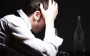 Uống rượu đều đặn không có tác dụng chống đột quỵ