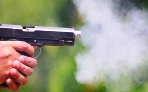 Khởi tố vụ án, khởi tố bị can dùng súng bắn người gây thương tích