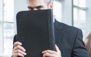 Truyện cười bốn phương: Bộ râu của sếp