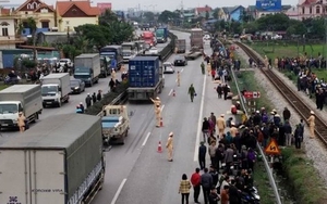 Cảnh báo việc dựng rạp đám hiếu, hỉ dưới lòng đường dẫn tới hậu quả khôn lường