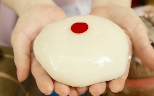 Bánh giầy Lang Liêu hút khách trong ngày giỗ Tổ