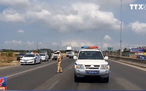 Đại úy CSGT qua đời vì bị tài xế xe 'điên' ép xe ngã