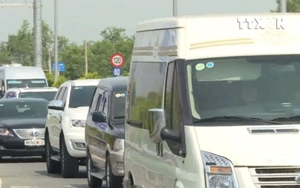 Đến trưa hôm nay 27/4, cửa ngõ Thành phố Hồ Chí Minh vẫn tê liệt trong ngày đầu nghỉ lễ