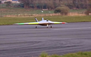 Anh thử nghiệm thành công máy bay không người lái siêu âm đầu tiên