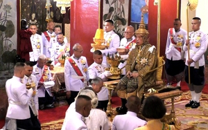 Nhà vua Thái Lan Maha Vajiralongkorn - Rama X chính thức lên ngôi