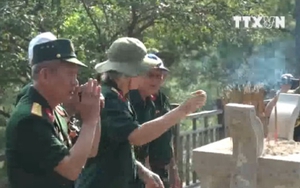 Hàng vạn người viếng mộ Đại tướng Võ Nguyên Giáp